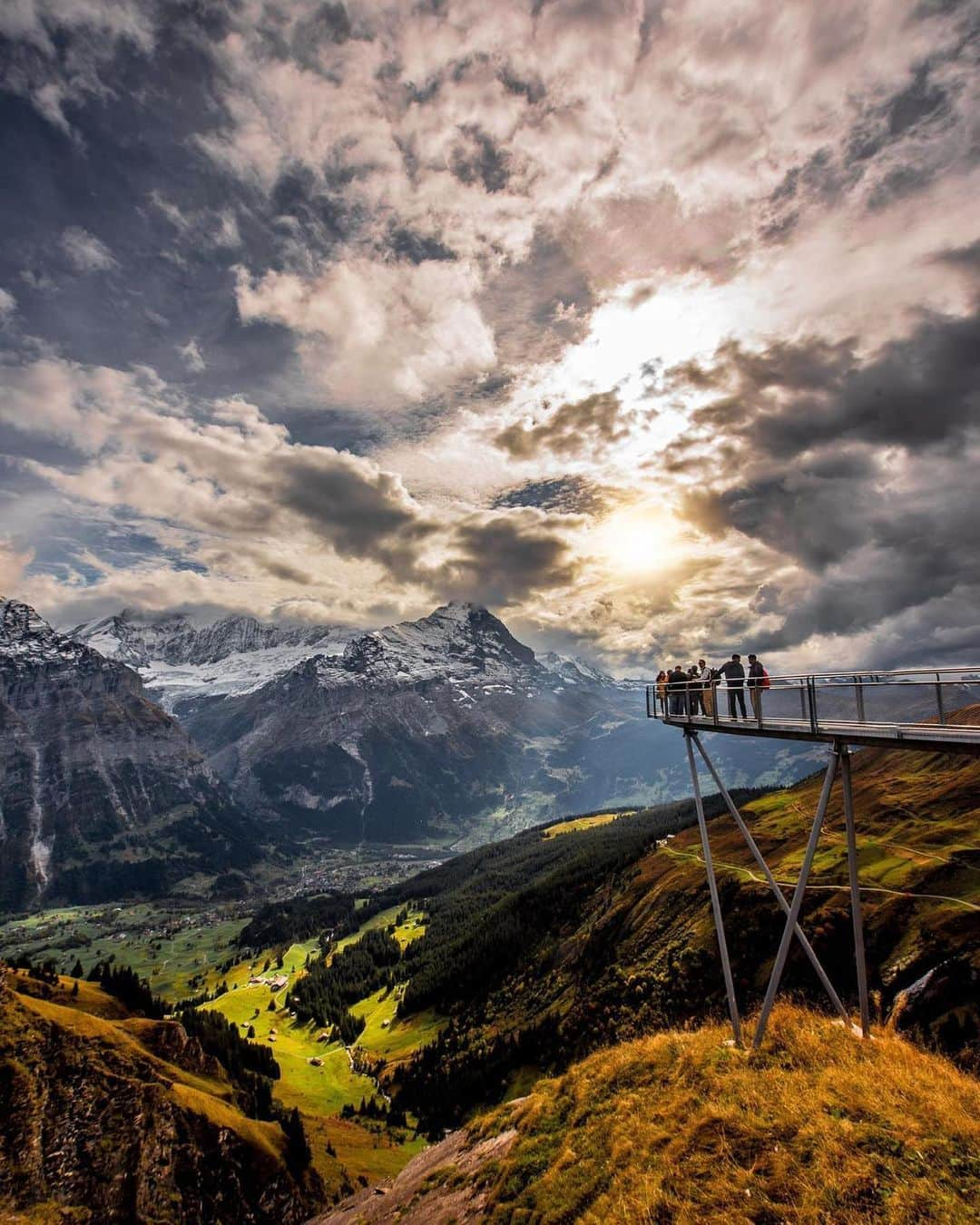 Wonderful Placesさんのインスタグラム写真 - (Wonderful PlacesInstagram)「Grindelwald - Switzerland ✨💚💚💚✨ @grindelwald_eiger  @grindelwaldfirst  @myswitzerland . Pic by @cbezerraphotos  #inloveswithswitzerland #grindelwaldfirst #grindelwald」10月14日 4時02分 - wonderful_places