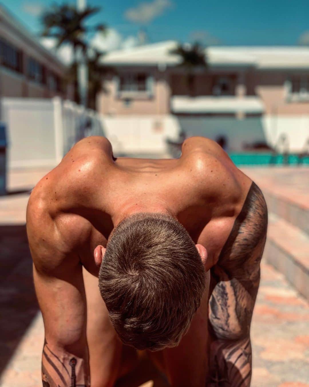 アダム・ピーティのインスタグラム：「Locked & Loaded for Week 3 🔋」