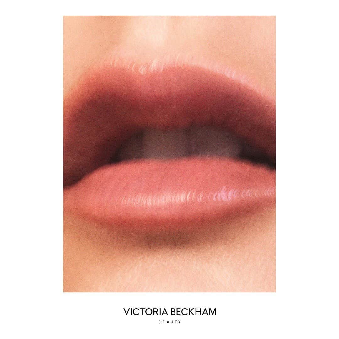 ヴィクトリアベッカムさんのインスタグラム写真 - (ヴィクトリアベッカムInstagram)「My @victoriabeckhambeauty lip launch - this Tuesday at 12PM GMT / 7AM EST. So excited!! Set a reminder to be the first to shop. #KissesVB #YourPerfectNude #VictoriaBeckhamBeauty xxx」10月14日 4時06分 - victoriabeckham