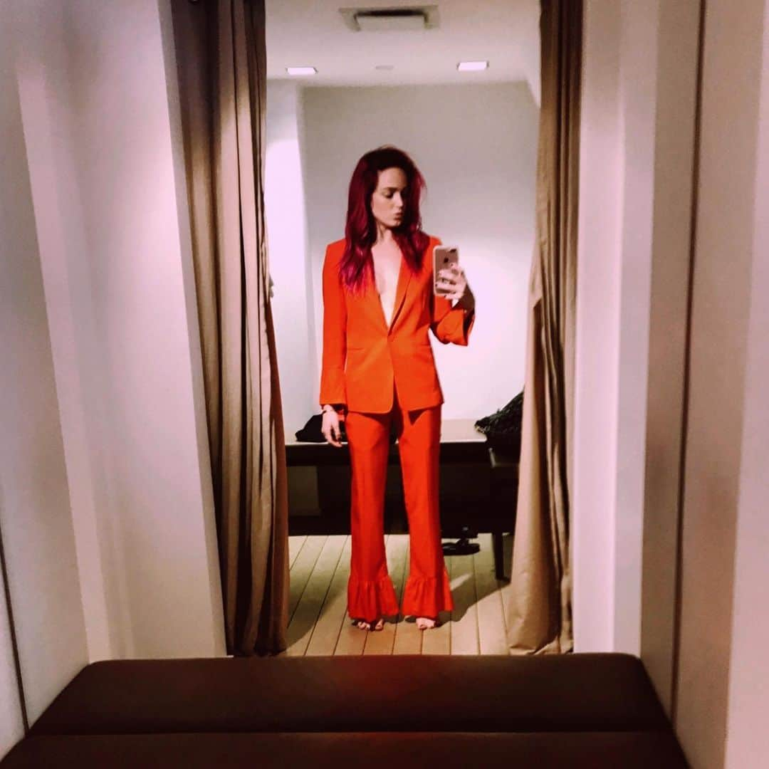 ケイティ・ロッツさんのインスタグラム写真 - (ケイティ・ロッツInstagram)「Orange you glad for #powersuits  #ootd」10月14日 4時14分 - caitylotz