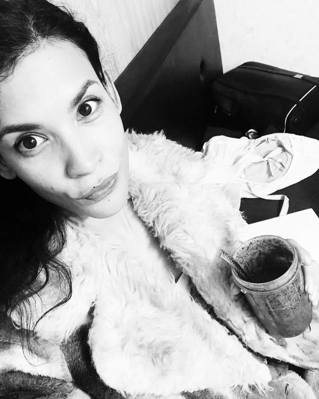 ダナイ・ガルシアさんのインスタグラム写真 - (ダナイ・ガルシアInstagram)「Hello Sunday 🤩 I’m drinking a banana, strawberry & blueberry smoothie, feeling pretty energized. ❣️How about you? How are you guys doing? 😊 #tellmeallaboutyourday #thisisus #thisishappening #stronwoman #danaygarcia #tihproductions #growth #universeonmyside #love #comunidad #community #workflow #tara #projects #funtimes #sundayfunday #beautiful  Never forget the magic 👑#queen」10月14日 4時18分 - danaygarcia1