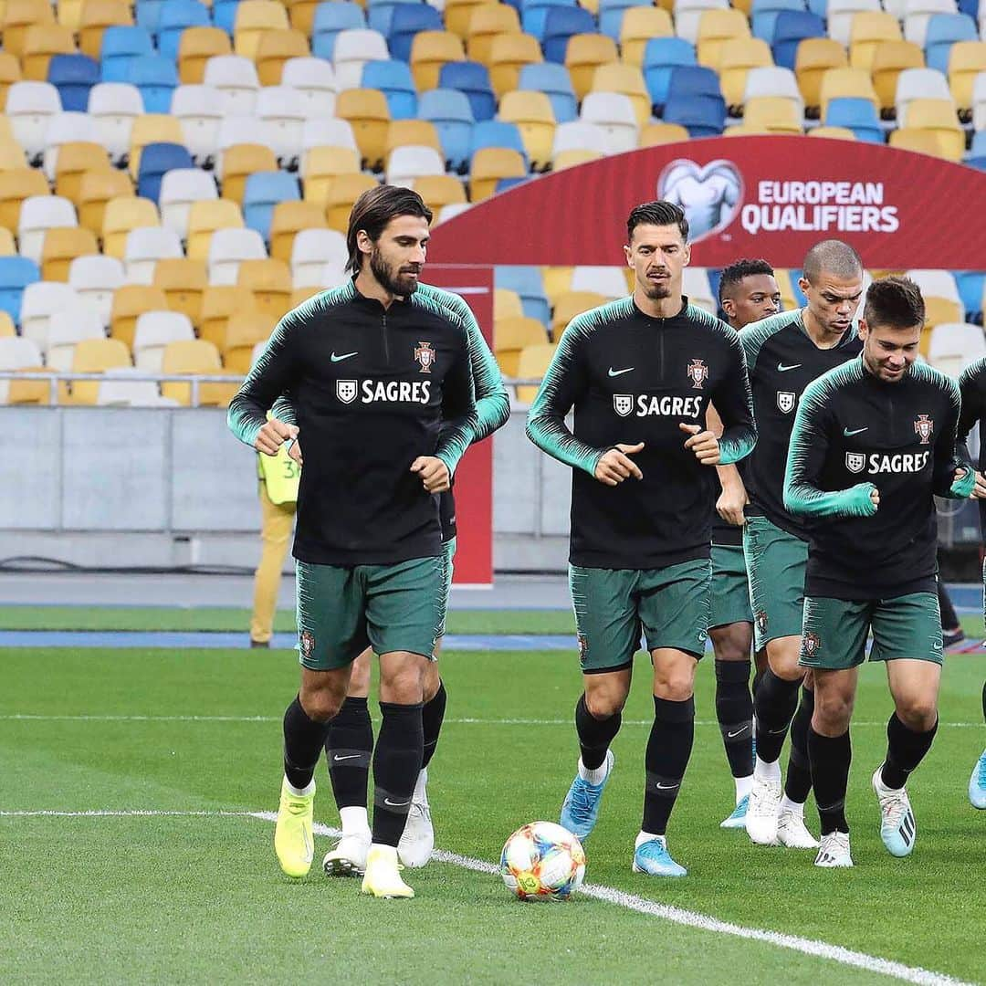 アンドレ・ゴメスさんのインスタグラム写真 - (アンドレ・ゴメスInstagram)「Somos #TodosPortugal! 🇵🇹 @portugal」10月14日 4時23分 - aftgomes21