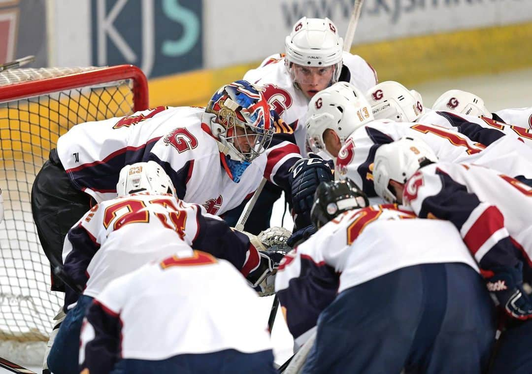 チェルシーFCさんのインスタグラム写真 - (チェルシーFCInstagram)「Never in doubt! 💪 @petrcech is named man of the match on his competitive ice hockey debut, as his penalty shoot-out save helped Guildford Phoenix defeat Swindon Wildcats! 👏 #CFC #Chelsea」10月14日 5時02分 - chelseafc