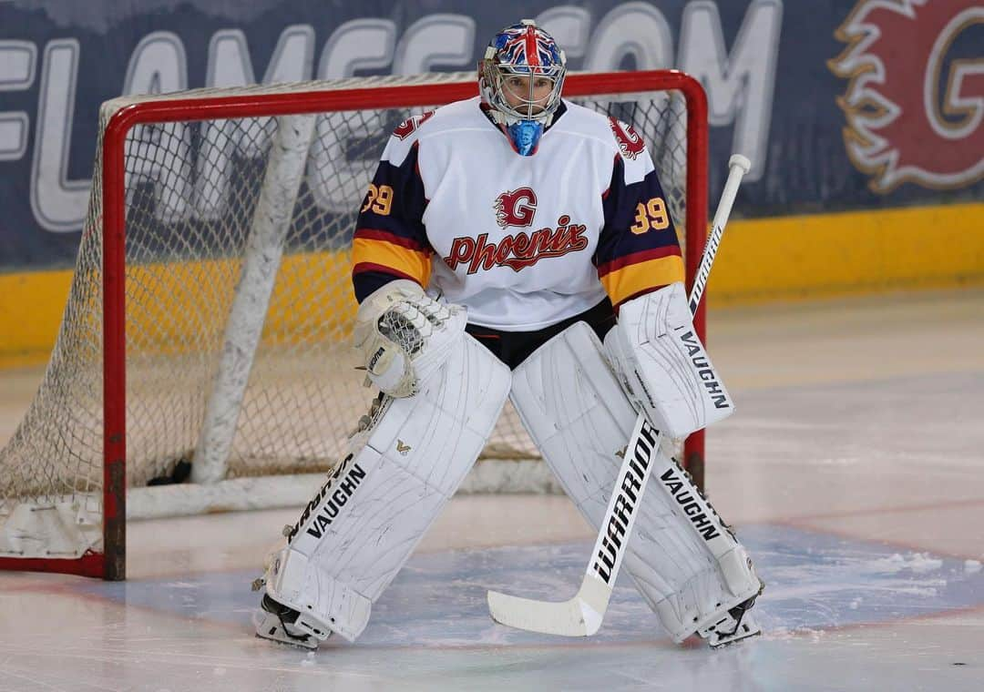 チェルシーFCさんのインスタグラム写真 - (チェルシーFCInstagram)「Never in doubt! 💪 @petrcech is named man of the match on his competitive ice hockey debut, as his penalty shoot-out save helped Guildford Phoenix defeat Swindon Wildcats! 👏 #CFC #Chelsea」10月14日 5時02分 - chelseafc