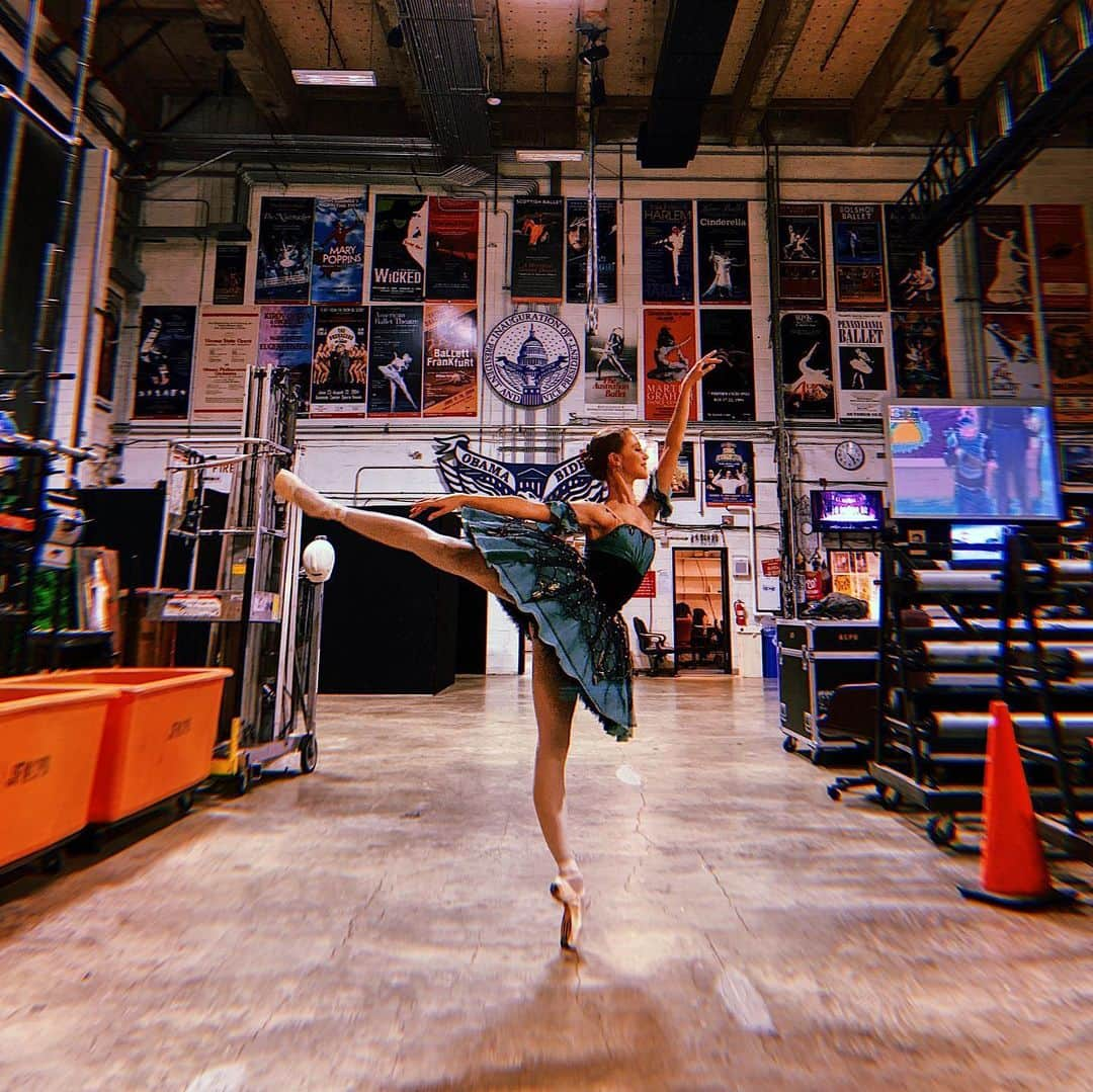 ダリア・イオノワさんのインスタグラム写真 - (ダリア・イオノワInstagram)「The last performance of beautiful ballet “Paquita” by @smekalove ❤️at the J.F Kennedy Center 😢 Time flies, things end but memories last forever !  We did it, #MariinskySuperHeroes 📝 Xoxo #washingtondc #usatour2019 _______________________________________  #spb #saintpetersburg #mariinsky #mariinskytheatre #mariinskyballet #mariinskydancer #vaganova #vaganovaballetacademy #vaganovaphotos #vaganovastudents #dancer #hopefull #believer #dream #ballet」10月14日 5時23分 - ionovaworld