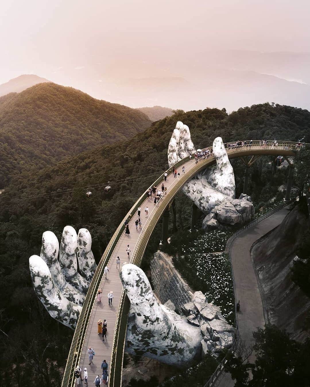 Instagramさんのインスタグラム写真 - (InstagramInstagram)「#HelloFrom the Golden Bridge in Da Nang, Vietnam 🙌⁣ ⁣ Photo by @_deepsky⁣」10月14日 6時55分 - instagram