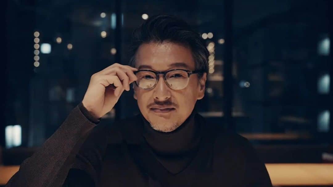 のインスタグラム：「【港区モード】『トム フォード』のアイウェア ⠀⠀⠀⠀⠀⠀⠀⠀⠀ .⠀⠀⠀⠀⠀⠀⠀⠀⠀ 船田が愛用するのは、サングラスが着脱可能な『トム フォード』のクリップオン型メガネ。見た目だけでなく機能性も兼ね備えたアイテムで、男はこういうギア感がたまらなく好きなんです。 ⠀⠀⠀⠀⠀⠀⠀⠀⠀ .⠀⠀⠀⠀⠀⠀⠀⠀⠀ ジュエリー#ハイジュエリー#トムフォード #TOMFORD⠀⠀⠀⠀⠀⠀⠀⠀⠀ #メンズファッション #メンズモデル⠀⠀⠀⠀⠀⠀⠀⠀⠀ #東京カレンダー #東カレ #tokyocalendar #港区おじさん #港区 #港区モード」