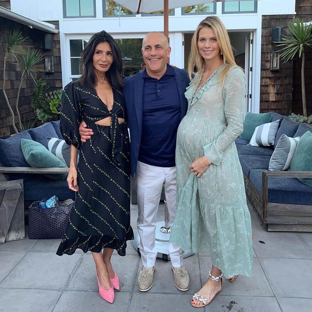 アンナ・ローソンのインスタグラム：「Thank you @michnader for hosting the most fun celebration for baby #2! She’s so lucky to have you as her GM! Thank you to all that came!! #bestdayever」