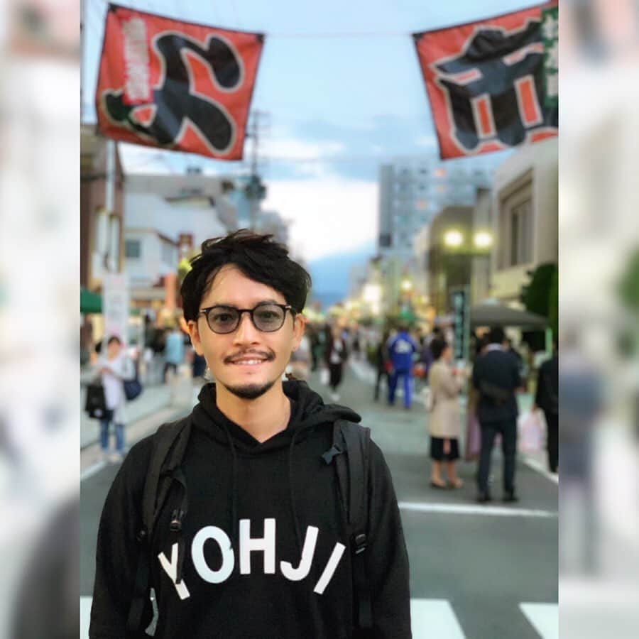 小柳津林太郎のインスタグラム：「先週、盛岡に @tabippo さんの取材へ🚅  タイミングよく土曜にしか開催していない「材木町のよ市」にておいしいホタテをいただいて、よ市独特の素敵な空気感を楽しませていただきました。  他にも盛岡市でデート旅行にもってこいなスポットを多数発見したので、順次紹介していきますのでお楽しみに✨  また、夕ご飯は"番屋ながさわ"さんにお世話になり海鮮が新鮮かつ盛り付けも鮮やかで、最高でした。  #バチェラー #バチェラー2 #bachelorjapan #バチェラージャパン #小柳津林太郎 #ghost  #アマゾンプライム #thebachelor #rinstagram #staygold #岩手 #盛岡 #盛岡市 #海鮮 #恋する盛岡 #材木丁 #よ市 #番屋ながさわ #yohjiyamamoto #eyevan #🌹」