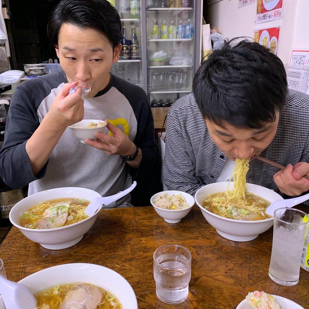 赤羽さんのインスタグラム写真 - (赤羽Instagram)「#幻をみたよ 終わりで高円寺の#太陽 で軽打ち上げしました😋  優しいラーメンが夜中に食べる背徳感を隠してくれるので、太る気がしません 実際はわかりません🍜  #ラーメン #ラーメン大好き  #ラーメン好き  #ラーメンインスタグラマー  #ラーメンdb #ラーメンデータベース #ラーメンパトロール  #東京ラーメン」10月14日 18時21分 - akabass
