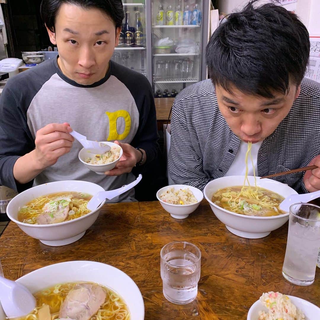 赤羽さんのインスタグラム写真 - (赤羽Instagram)「#幻をみたよ 終わりで高円寺の#太陽 で軽打ち上げしました😋  優しいラーメンが夜中に食べる背徳感を隠してくれるので、太る気がしません 実際はわかりません🍜  #ラーメン #ラーメン大好き  #ラーメン好き  #ラーメンインスタグラマー  #ラーメンdb #ラーメンデータベース #ラーメンパトロール  #東京ラーメン」10月14日 18時21分 - akabass