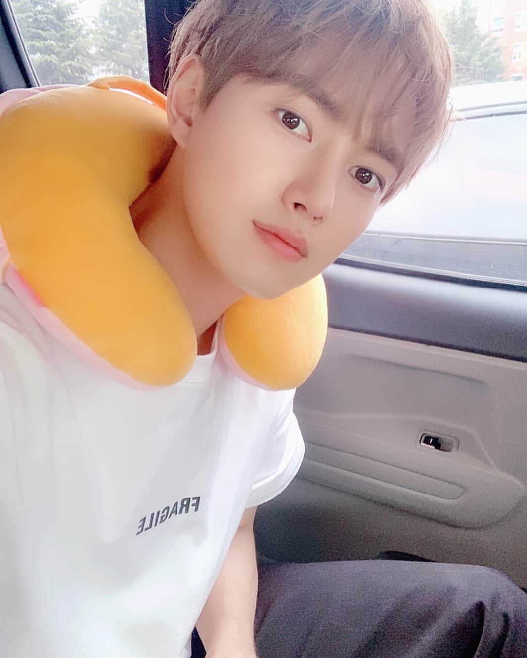 イ・ミンホのインスタグラム：「왜 아직도 월요일... 수요일로 사각! 사각사각사갓사가각사각 사!!!각!!!!!!」