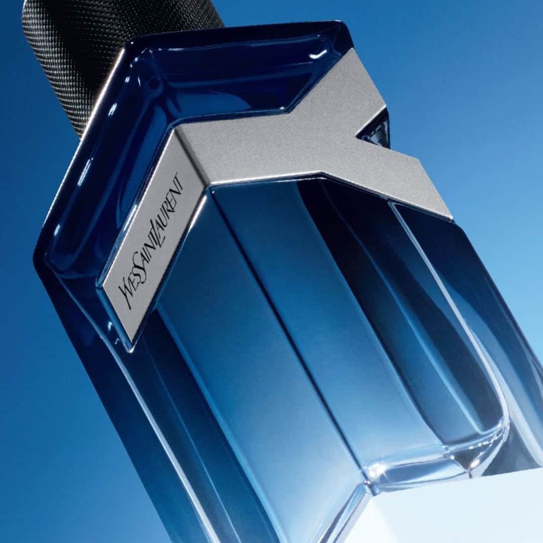 Yves Saint Laurent Beautyさんのインスタグラム写真 - (Yves Saint Laurent BeautyInstagram)「The bottle design of Y LIVE, imitates the duality of the fragrance within. The deep blue fade-out, elegantly symbolizes the adrenaline rising. Y LIVE EAU DE TOILETTE INTENSE #yslbeauty #ylive #liveforthethrill」10月14日 16時59分 - yslbeauty