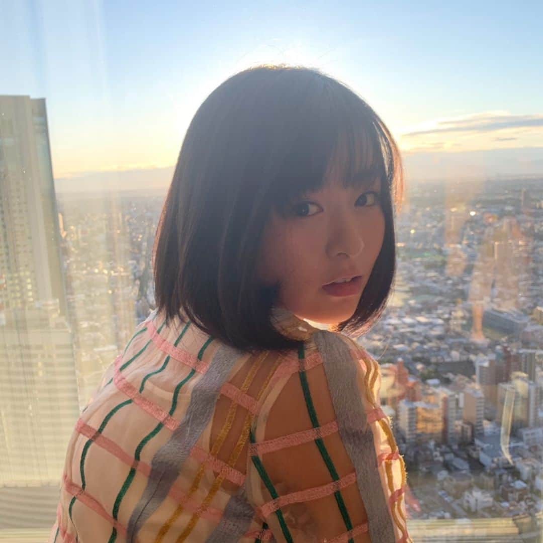 森七菜さんのインスタグラム写真 - (森七菜Instagram)「THE 東京🌆 #夕日がキレイでした #眺めもすごかった！#昨日の取材支度部屋」10月14日 17時11分 - morinana_official