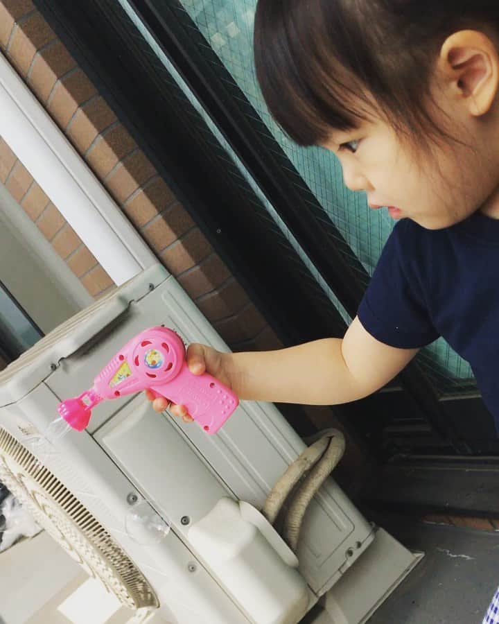 のインスタグラム：「#これでもシャボン玉が大好きみたいです。」