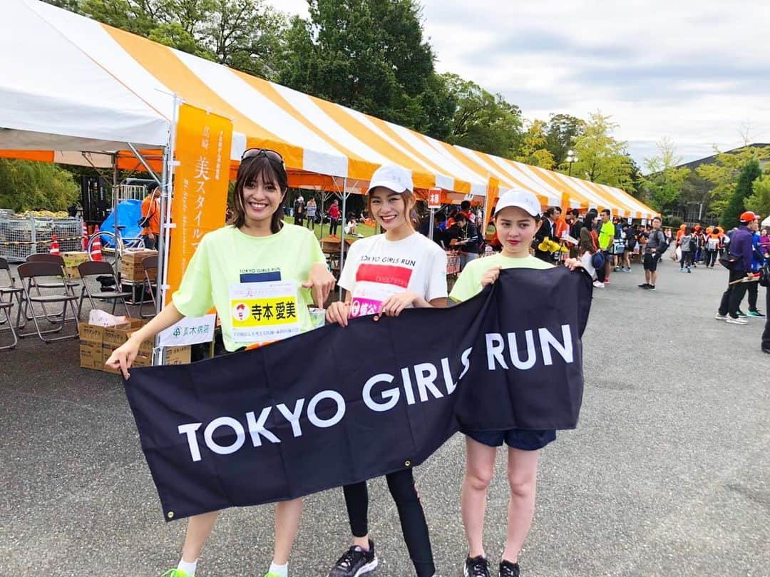 蜂谷晏海さんのインスタグラム写真 - (蜂谷晏海Instagram)「取り急ぎ🐝 高崎美スタイルマラソン、10キロ完走しました☺️🙏 ギリギリ雨も降らず少し肌寒いくらいで走りやすい気候でした！ タイムは思うようには行かなかったけれど思い出深いランが出来ました。またupするから見てねん！ TGR OBのテラ美ちゃんにも会えて良かった😊💛 #TGR#高崎美スタイルマラソン#高崎 #tokyogirlsrun #beachme #slenda #相模屋 #running#ランニング女子#マラソン #マラソンチーム#女子マラソン #アンダーアーマー#underarmour」10月14日 17時16分 - hachiyaami