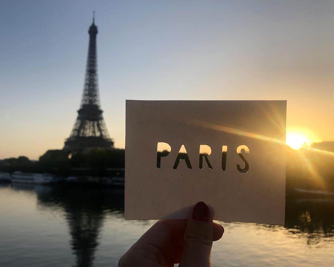 Apricots Artのインスタグラム：「おはようPARIS🇫🇷 . パリへの愛が止まらない🥺❤ #apricotsart #paris」