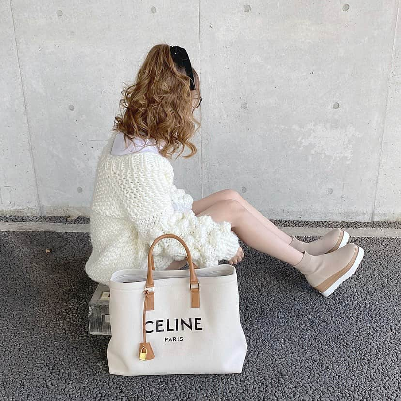 Maiさんのインスタグラム写真 - (MaiInstagram)「#ootd #ニットカーディガン #dholic #ショートブーツ #amail #celine #celinebag #セリーヌ #セリーヌバッグ  コーディネートの詳細はブログに書いてます💫」10月14日 17時21分 - maimaimai1016