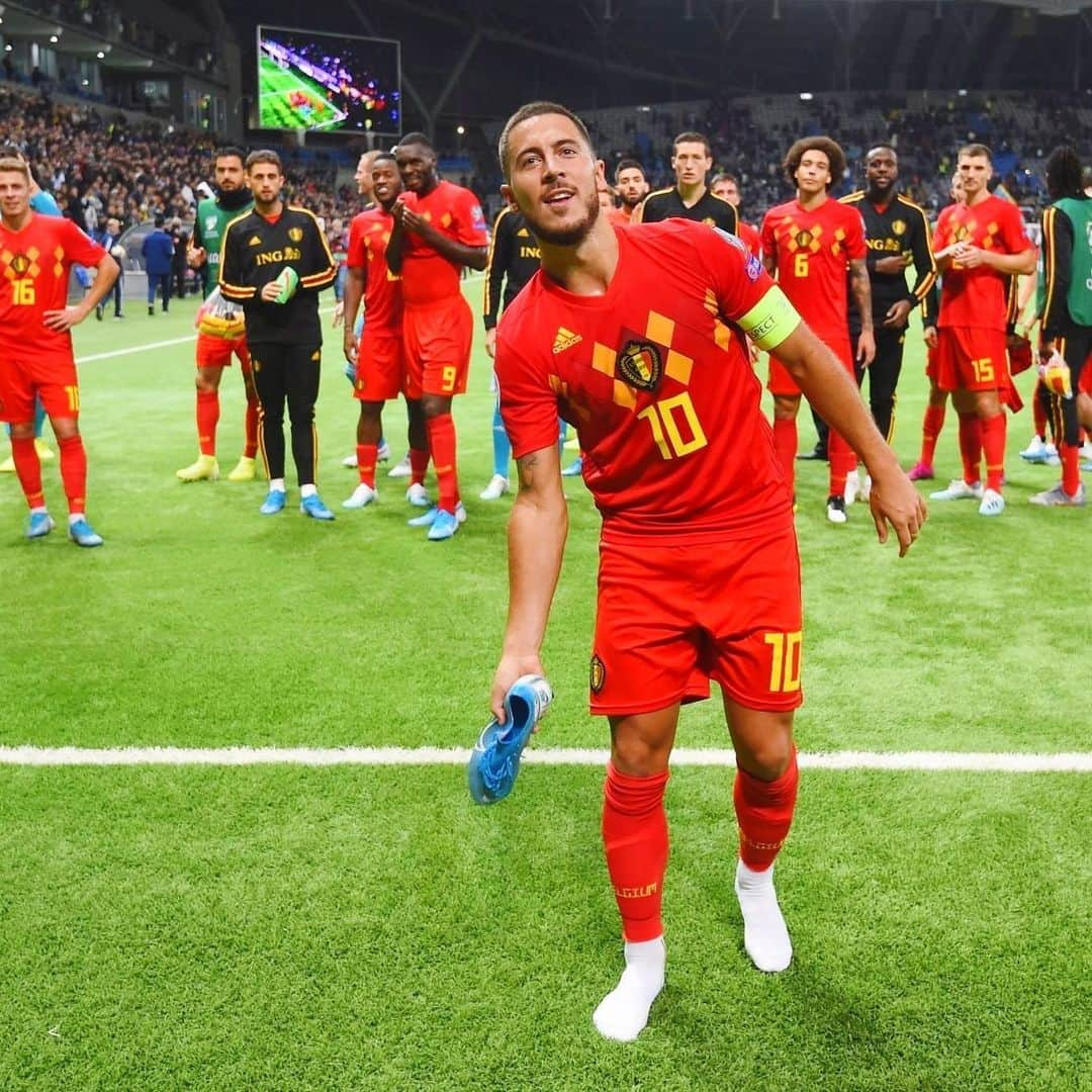 エデン・アザールさんのインスタグラム写真 - (エデン・アザールInstagram)「Thank you for your support 👏🏼🇧🇪 Hope you'll score many goals with my boots 😉⚽ #comeonbelgium  Merci pour votre soutien 👏🏼🇧🇪 J'espère que tu marqueras pleins de buts avec mes crampons 😉⚽」10月14日 17時28分 - hazardeden_10