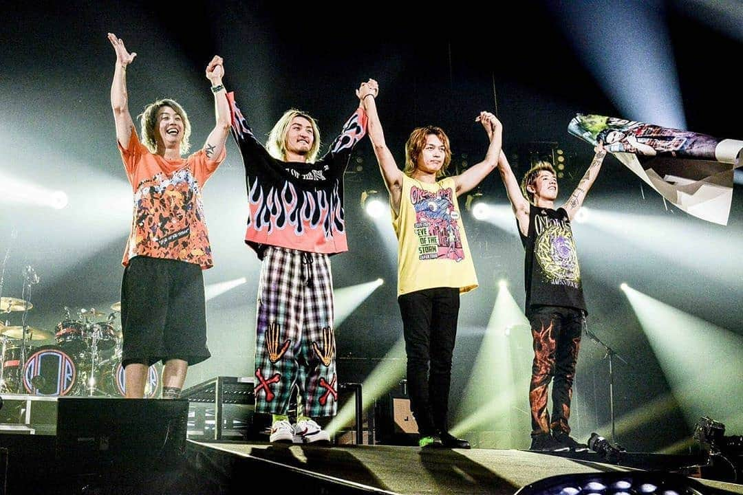 ONE OK ROCK WORLDさんのインスタグラム写真 - (ONE OK ROCK WORLDInstagram)「EYE OF THE STORM JAPAN TOUR 2019-2020 札幌,真駒内セキスイハイムアイスアリーナ(2日目)  _ @10969taka 札幌2日目ありがとう！^_^ しあわせな2日間だったよ！ また必ず戻ってきます！ @oneokrockofficial @ruihashimoto  Thank you for the second day of sapporo! ^ _ ^ It's been 2 happy days! We will definitely come back again! @oneokrockofficial @ruihashimoto  _ @toru_10969 また帰ってくるよ！素晴らしい2日間をありがとう札幌🤘 📸 @ruihashimoto  We'll come back again!  Thank you for the incredible 2 days Sapporo 🤘 📸 @ruihashimoto  _ @tomo_10969 札幌2日目🔥 ギリギリ。だからこそ、生きていると感じる。 このためにやっているんだと。 札幌のみんなに感謝です。 ありがとう✨🕊 @ruihashimoto 📸 #弟から兄へ #はじめてのおじさん  2nd day of Sapporo!🔥 I was almost at my limit, but that's what makes me feel alive.  That's what I'm playing for. I'm thankful to everyone in Sapporo.  Thank you!✨🕊 @ruihashimoto 📸 #弟から兄へ #はじめてのおじさん  _ @ryota_0809 札幌2日間ありがとう！！！ 全部出し切った〜ほんまに楽しかったわ！みんなありがとう😊👍 またすぐ戻ってきたい！ 今日はお互い暴れたからゆっくり身体休めよう💤 おやすみ。  Photo by @ruihashimoto 📸  Thank you Sapporo for Day 2!!! I gave it all I've got~ I had so much fun!  Thank you everyone! 😊👍 Today we went wild with everyone so let's have a good rest.  good night!  Photo by @ruihashimoto 📸  #oneokrockofficial #10969taka #toru_10969 #tomo_10969 #ryota_0809 #fueledbyramen #eyeofthestorm #eyeofthestormjapantour20192020」10月14日 17時31分 - oneokrockworld