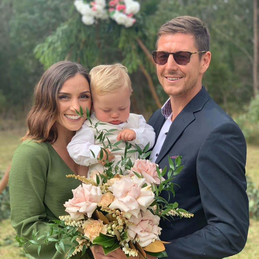 ネイサン・バーンズのインスタグラム：「Sam & Holly’s Wedding #shredtogether4ever #blueysbeach #northcoast」