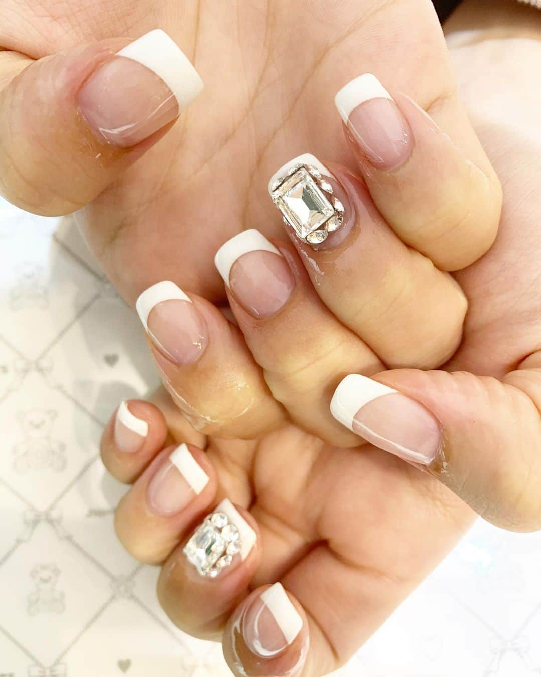 Jill&Loversさんのインスタグラム写真 - (Jill&LoversInstagram)「フレンチが人気✨  #jillandlovers #nail #nailart #paragel #gelneil#gel #ネイル #ネイルアート #me #look #love #かわいい」10月14日 17時45分 - jillandlovers