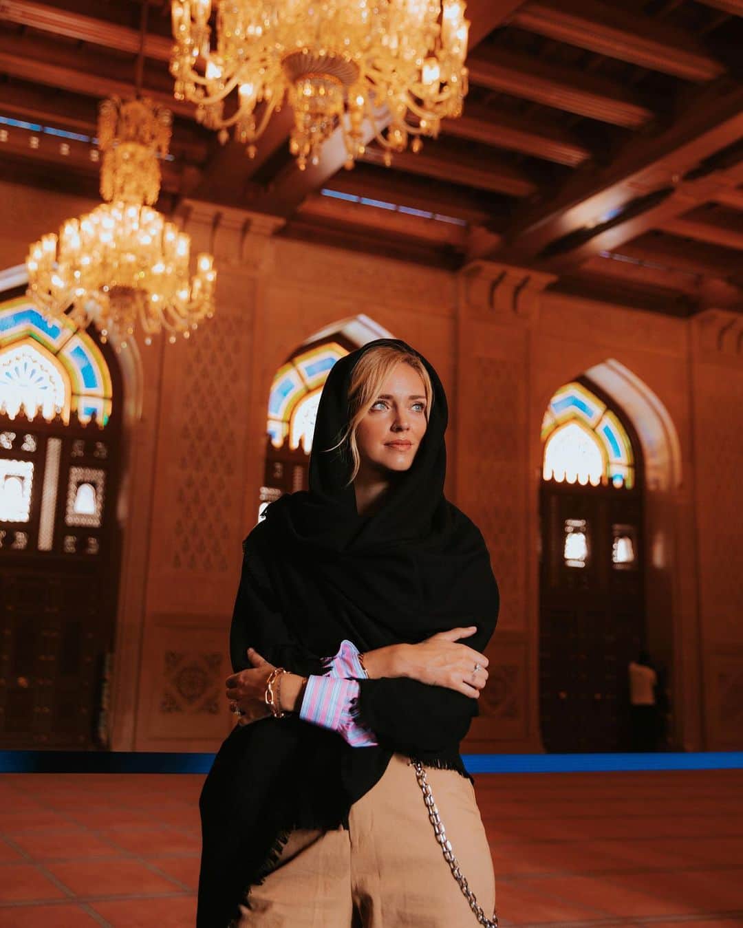 キアラ・フェラーニさんのインスタグラム写真 - (キアラ・フェラーニInstagram)「Visiting the Grand Mosque ☺️」10月14日 18時03分 - chiaraferragni
