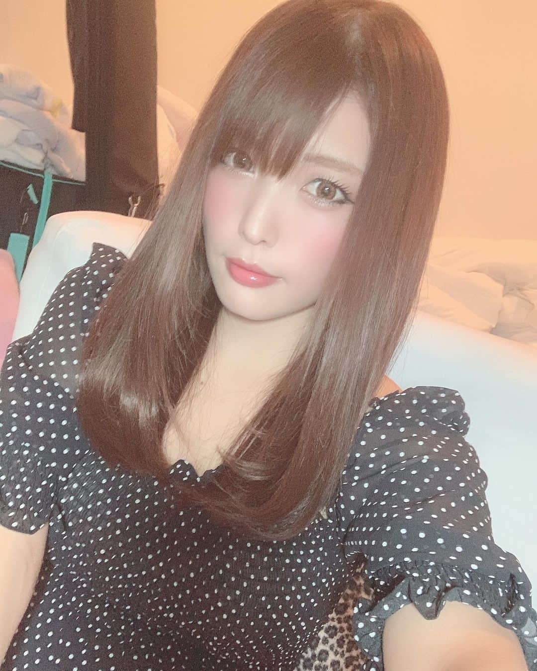 新村あかりのインスタグラム：「今日は内巻きにしてみたよ💕 お洋服は @u_dresser  さん✨」