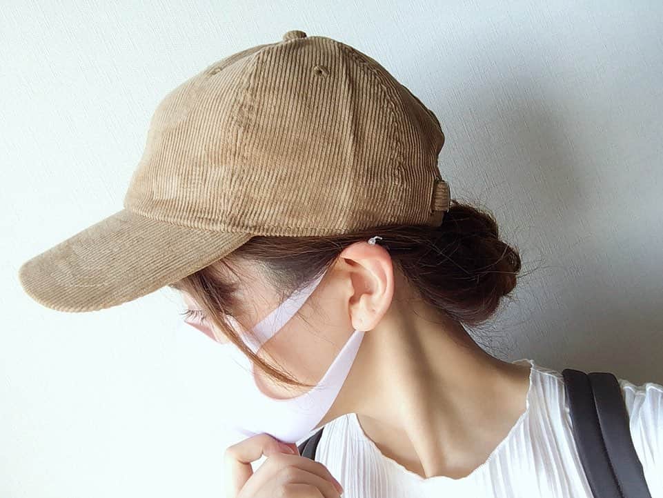 望月海羽さんのインスタグラム写真 - (望月海羽Instagram)「昨日は帽子ちゃん☺️🧢 ・ 台風の被害が甚大だけど大丈夫かなぁ？ 珍しくテレビをよく見た3日間でした📺 ・ なぜか実家の換気扇が縦に回る夢を見たけどそんなところに換気扇は無いです！な夢でした ・ ・ #望月海羽 #星レト #早安 #おはみうし #gm #脚本 #演出 #キミハナ #Autumn #写真好きな人と繫がりたい #instagood #虫歯ポーズ #love #legs #me #l4l #selfie #美容好きな人と繋がりたい #芋焼酎 #熱海出身 #Japanese #actress  #わがままボディ #呑兵衛 #芋女 #舞台女優 #男前女子 #末っ子だけど姐御肌 #followme #親知らず抜歯」10月14日 9時41分 - mikasawada1112