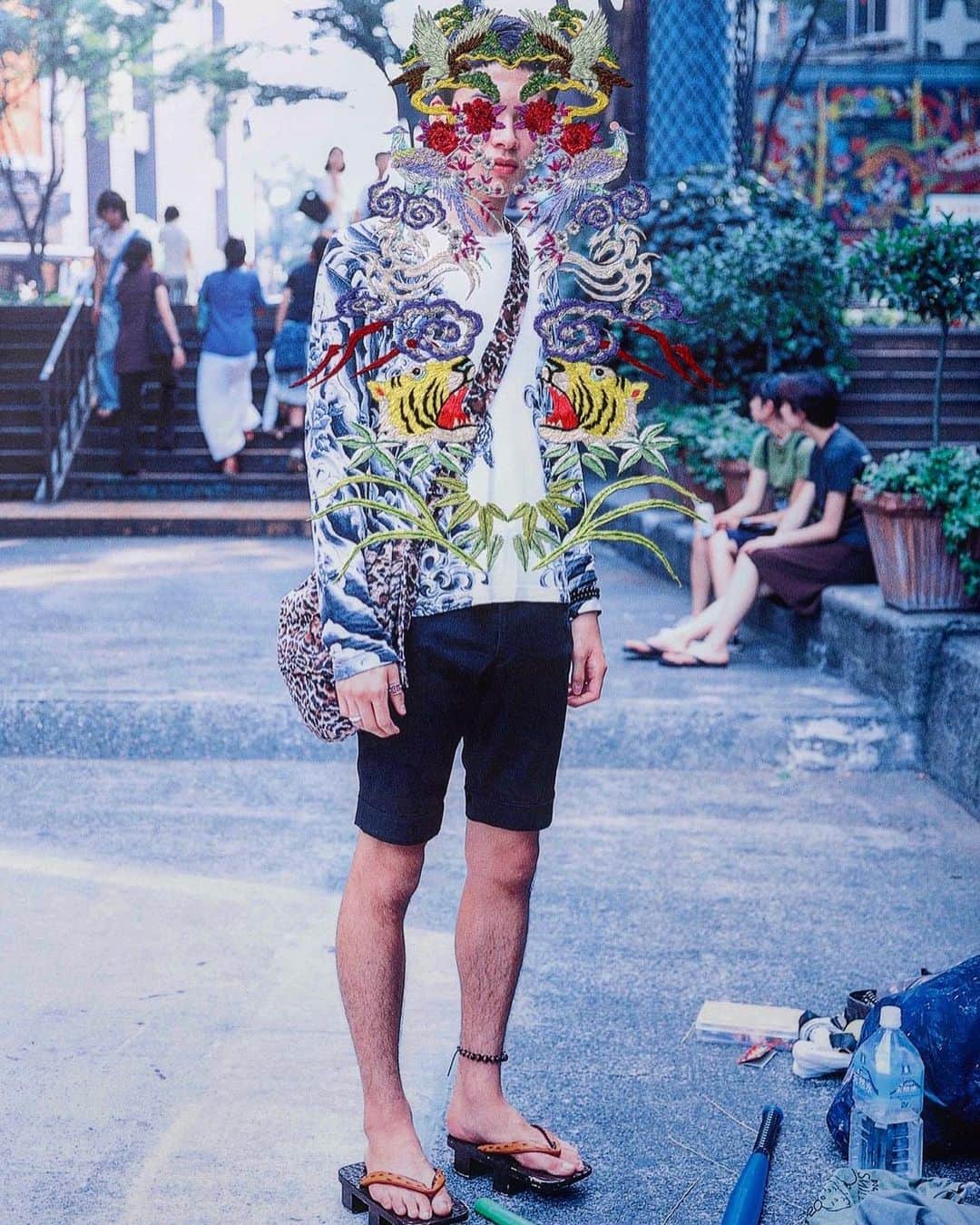 清川あさみさんのインスタグラム写真 - (清川あさみInstagram)「NEW TOKYO MONSTER🤡  @doverstreetmarketginza にも #mixtmediaarts  #tokyomonster #series #embroidery #asamikiyokawa #清川あさみ  #doverstreetmarketginza #fashion #art #curture」10月14日 9時43分 - asami_kiyokawa