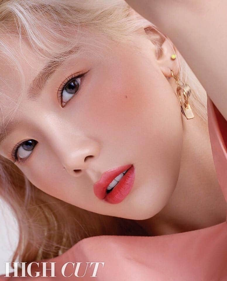 Just a girlさんのインスタグラム写真 - (Just a girlInstagram)「TaeYeon @taeyeon_ss for HIGH CUT Korea Magazine September 2019 Issue 💛 . . . . . . #태연 #TaeYeon #김태연 #KimTaeYeon  #koreangirl #kpop #asiangirl #맞팔 #셀스타그램 #셀카 #얼스타그램 #데일리 #선팔 #인스타그램 # #l4l #f4f  #like4like  #おしゃれ #オシャレ #いいね返し #フォロー #韓国人 #韓国 #セルカ #自撮り #ファッ」10月14日 9時57分 - cecithegirl