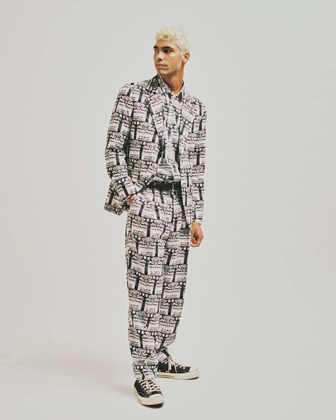 UNITED ARROWS & SONSさんのインスタグラム写真 - (UNITED ARROWS & SONSInstagram)「【 Info 】﻿ < Wasted Youth × POGGYTHEMAN for UNITED ARROWS ＆ SONS >﻿ ﻿ グラフィックデザイナーのVERDY(ベルディ)氏が手掛ける＜Wasted Youth（ウェイステッド ユース）＞とUNITED ARROWS & SONSディレクターの小木“Poggy”基史とのコラボレーションアイテム＜Wasted Youth × POGGYTHEMAN for UNITED ARROWS ＆ SONS＞を10月14日(月)16:00〜発売いたします。﻿ ﻿ コラージュアーティスト河村康輔氏により再構築されたWasted Youthのロゴを総柄プリントとして全面に用いたセットアップとシャツ。また同柄を裏地に用いたネイビーセットアップに、VERDY氏のお馴染みのロゴをあしらったシャツとタイの全6型を展開いたします。﻿ ﻿ 販売方法は下記をご覧ください。﻿ ﻿ Wasted Youth × POGGYTHEMAN for UNITED ARROWS ＆ SONS販売方法について﻿ ﻿ ﻿ ◆10/14(月)15:00までにお並び頂いたお客様を対象に同時刻より“整理券の配布”を行います。 ◆配布時間は若干前後する可能性がございます。15:00までにお並び頂きましたお客様が対象となります。予めご了承ください。 ◆お並びいただいたお客様を発売時間になりましたら、順次ご案内させていただきます。﻿ ◆お並びいただいたお客様を対象に整理件を配布いたします。﻿ ◆配布時間は若干前後する可能性がございます。予めご了承ください。﻿ ◆事前のお並びは近隣へのご迷惑になりますので必ずお控えください。﻿ ◆整理券の配布はお一人様につき、一枚になります。﻿ ◆整理券配布後、スタッフの指示に従い番号順にお並び下さい。整列後、列から外れた場合こちらの整理券は無効になり最後尾にお並び頂きます。トイレ等の緊急時はお近くのスタッフにお声がけ下さい。﻿ ◆ご入場、ご購入の際は整理券が必ず必要となります。紛失されたお客様はご入場頂けません。ご注意下さい。﻿ ◆入店整理券の転売は禁止とさせて頂きます。﻿ ◆店内外に関わらず、金品の受け渡し、キャッチ行為が見受けられた際には、入場、販売をお断りいたします。﻿ ◆整列時、お客様間のトラブルに関しましては、一切の責任を負いかねます。ご当事者様間での解決をお願いいたします。﻿ ◆数に限りあるため、お並びいただいてもご購入いただけない可能性が御座います。予めご了承ください。﻿ ◆お一人様、各アイテム、1点ずつご購入いただけます。﻿ ◆ 商品の特性上、返品、ご交換は致しかねます。﻿ ◆お電話でのお取り置き、通販は在庫のご用意があった場合のみ発売日翌日からになります。当日完売の際はinstagramにて告知します。﻿ ◆当日、配布時間等、イベント内容に変更がある場合はInstagram にて告知させていただきます。﻿ ◆当日、非常な行為やスタッフの指示に従っていただけない場合、入場、販売をお断りいたします。﻿ ﻿ Print Jacket﻿ Price：￥55,000＋tax﻿ Color：Black﻿ Size：S,M,L,XL﻿ ﻿ Print Trousers﻿ Price：￥23,000＋tax﻿ Color：Black﻿ Size：S,M,L,XL﻿ ﻿ Jacket﻿ Price：￥48,000＋tax﻿ Color：Navy﻿ Size：S,M,L,XL﻿ ﻿ Trousers﻿ Price：￥21,000＋tax﻿ Color：Navy﻿ Size：S,M,L,XL﻿ ﻿ Print Shirt﻿ Price：￥21,000＋tax﻿ Color：Black﻿ Size：S,M,L,XL﻿ ﻿ Shirt(Embroidery)﻿ Price：￥19,000＋tax﻿ Color：White﻿ Size：S,M,L﻿ ﻿ Tie﻿ Price：￥15,000＋tax﻿ Color：Navy﻿ Size：Free﻿ ﻿ @verdy ﻿ @verdyharajukuday ﻿ @poggytheman ﻿ #verdy﻿ #wastedyouth ﻿ #KosukeKawamura﻿ #PoggyTheMan #UnitedArrowsAndSons」10月14日 10時06分 - unitedarrowsandsons