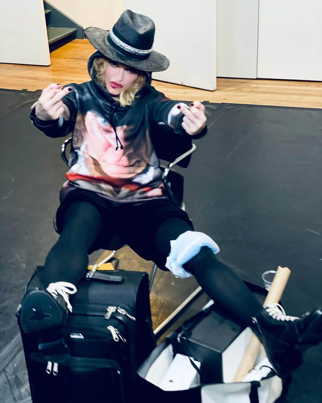 マドンナさんのインスタグラム写真 - (マドンナInstagram)「O.G. Out..............🏃🏼‍♀️🏃🏼‍♀️🏃🏼‍♀️🏃🏼‍♀️❌ . #madamextheatre」10月14日 10時00分 - madonna