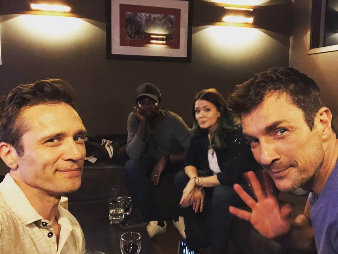 シーマス・デヴァーさんのインスタグラム写真 - (シーマス・デヴァーInstagram)「Bout to watch @therookieabc with some groovy folks. @nathanfillion @cleverdeverwherever @haroldperrineau」10月14日 10時53分 - seamuspatrickdever