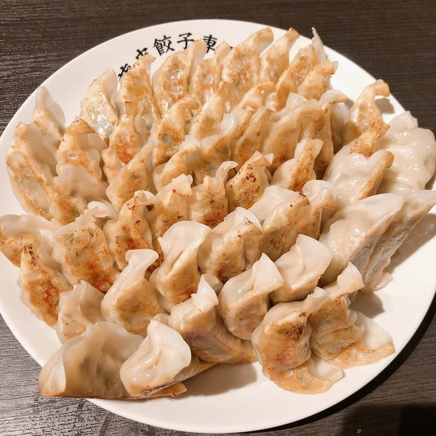 はまやねんのインスタグラム：「渋谷餃子はたまらん！ 餃子が一番好きかも！ 美味しい餃子屋さん教えてね！ #餃子　#渋谷餃子　#渋谷　#美味すぎ #中華　#日本　#50個　#一生食べれる #グルメ　#JAPAN」