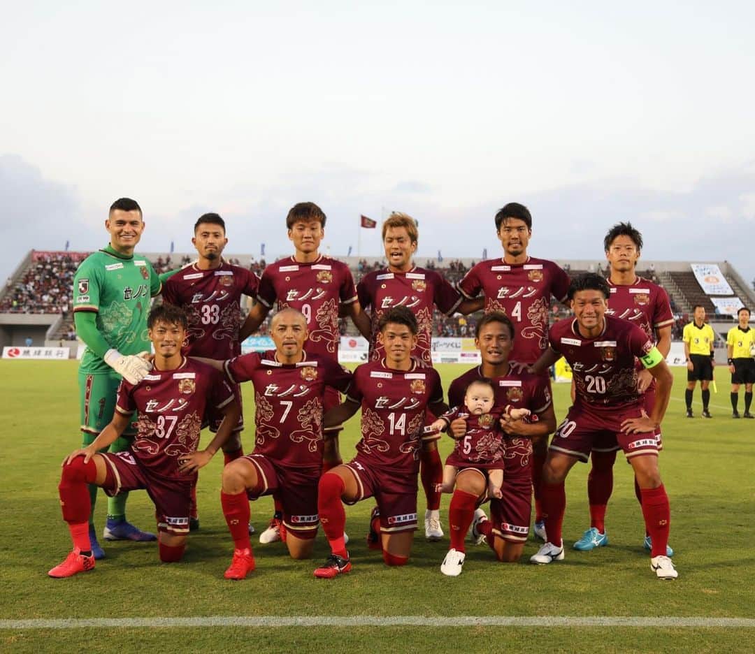 上里一将さんのインスタグラム写真 - (上里一将Instagram)「悔しい敗戦。  負けた時ほど、失敗した事に向き合い、どう捉え、何を考え、どう行動するか。  常にベストを尽くす為の準備を。  #FC琉球 #沖縄 #宮古島 #応援ありがとうございました」10月14日 11時31分 - kazumasa_uesato20