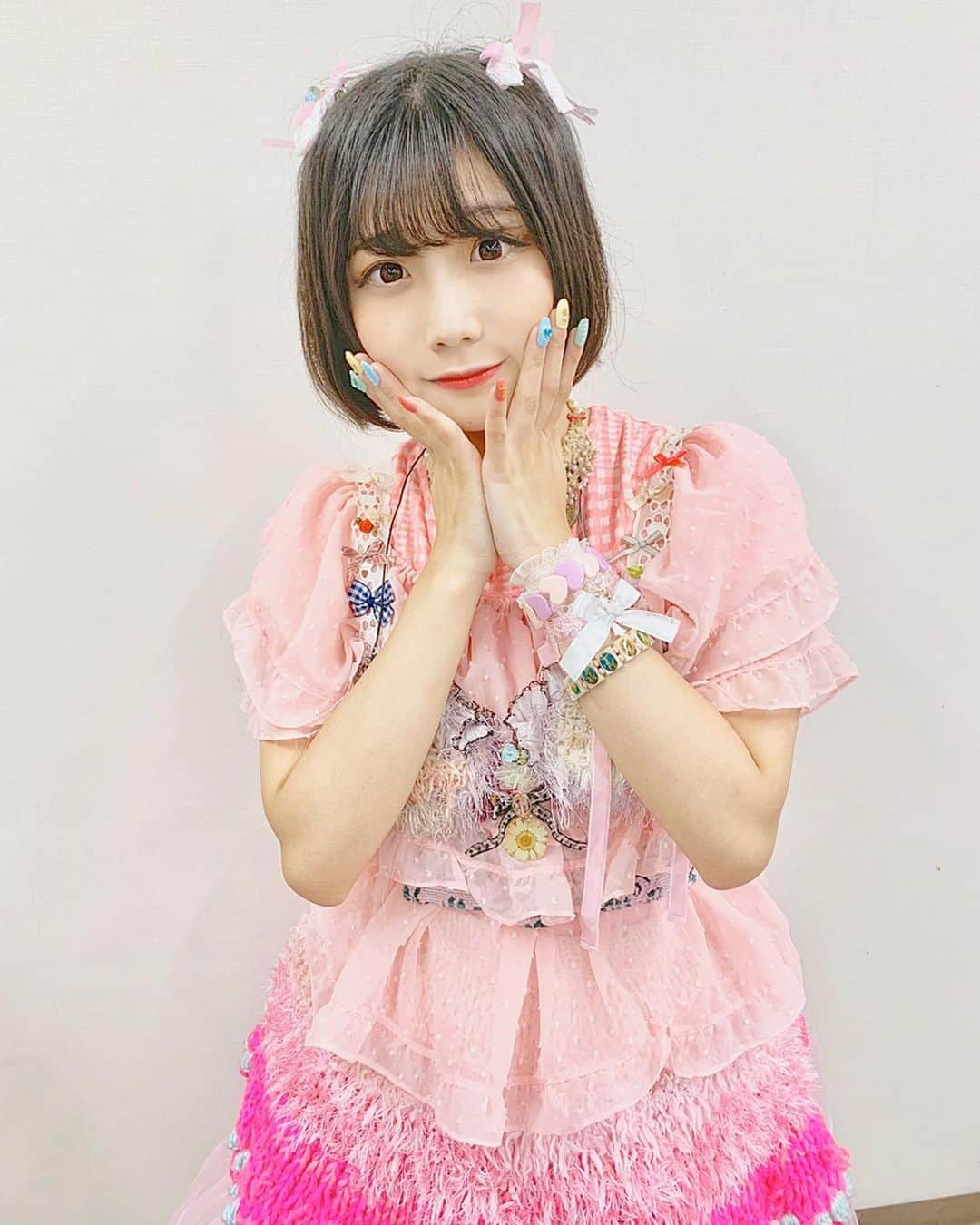 東佳苗さんのインスタグラム写真 - (東佳苗Instagram)「小山ひなちゃん💘 ピンク担当なので全身ピンクで超アイドルっぽいスタイリングに💕ピンク担当は全力で可愛くしたくなる…🥺🌸 歌がうまくてあざといひなちゃん🥺🌸 LIVE始まるまで裏では泣いてて可愛かった😭☺️ #神宿　#小山ひな」10月14日 11時50分 - usagi_kanae