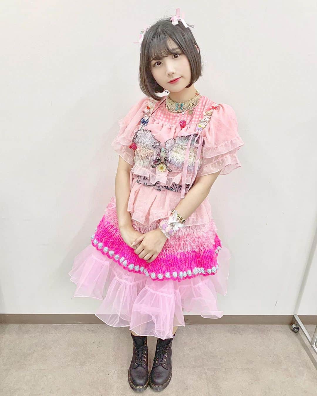 東佳苗さんのインスタグラム写真 - (東佳苗Instagram)「小山ひなちゃん💘 ピンク担当なので全身ピンクで超アイドルっぽいスタイリングに💕ピンク担当は全力で可愛くしたくなる…🥺🌸 歌がうまくてあざといひなちゃん🥺🌸 LIVE始まるまで裏では泣いてて可愛かった😭☺️ #神宿　#小山ひな」10月14日 11時50分 - usagi_kanae