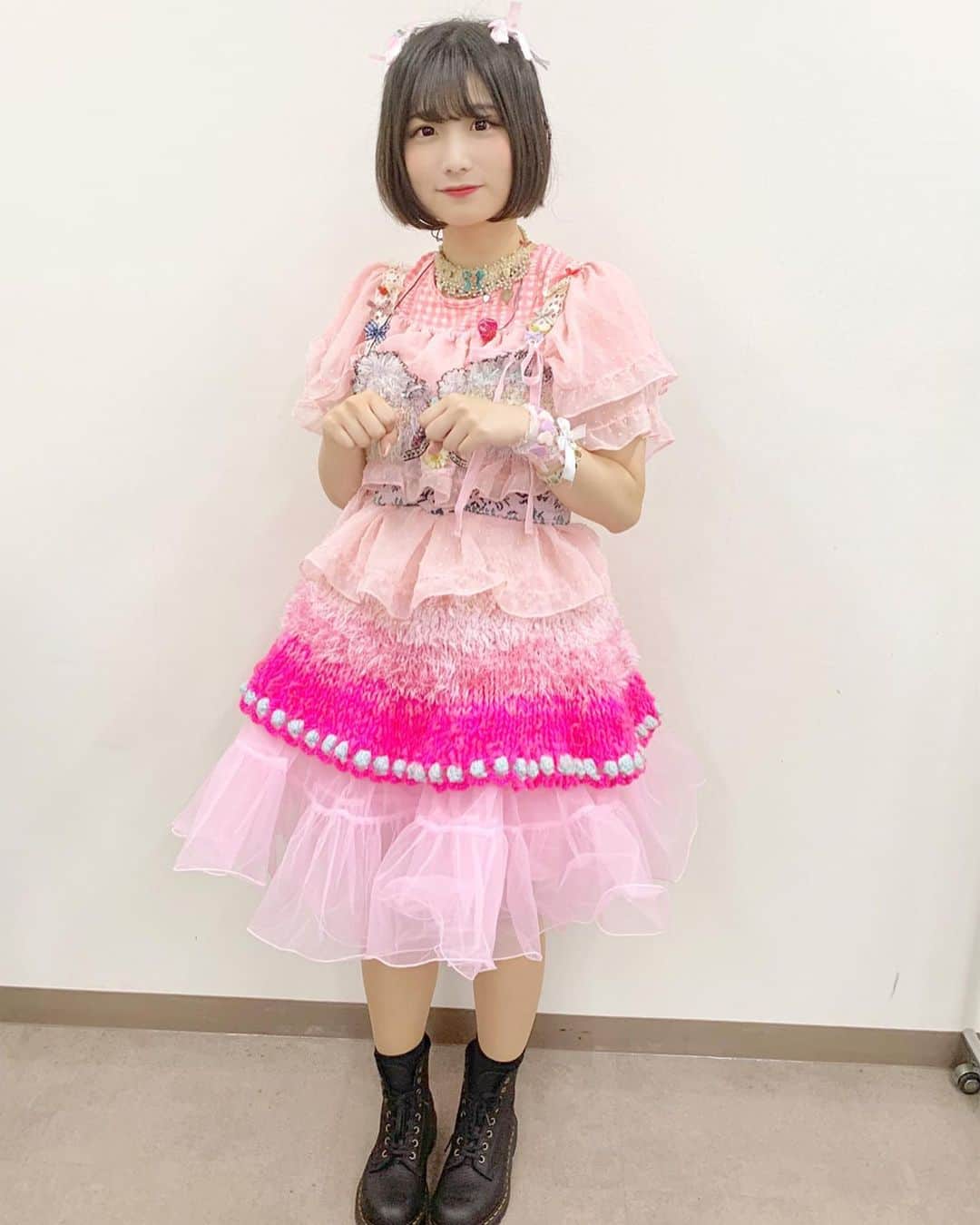 東佳苗さんのインスタグラム写真 - (東佳苗Instagram)「小山ひなちゃん💘 ピンク担当なので全身ピンクで超アイドルっぽいスタイリングに💕ピンク担当は全力で可愛くしたくなる…🥺🌸 歌がうまくてあざといひなちゃん🥺🌸 LIVE始まるまで裏では泣いてて可愛かった😭☺️ #神宿　#小山ひな」10月14日 11時50分 - usagi_kanae