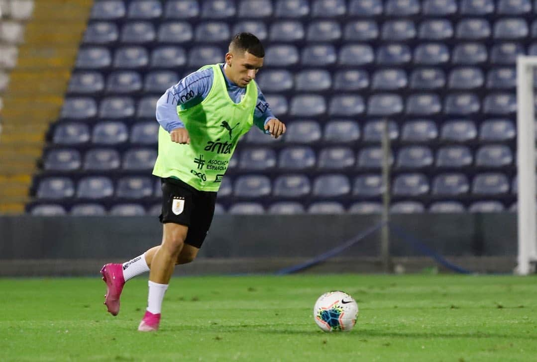 ルーカス・トレイラさんのインスタグラム写真 - (ルーカス・トレイラInstagram)「Entrenamiento 💪🏻⚽️🇺🇾 #LT14」10月14日 11時56分 - ltorreira34