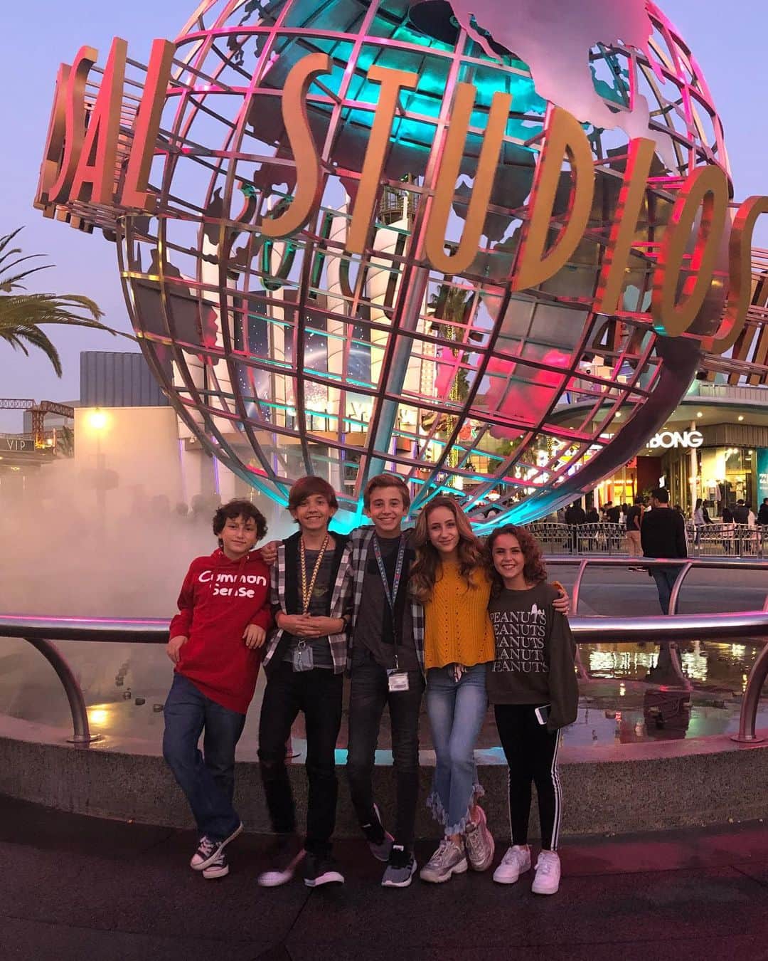 オーガスト・マトゥーロのインスタグラム：「I’m smiling on the outside but crying on the inside 😩Please be gentle with me @HorrorNights @UniStudios 😂 I’m delicate #UniversalHHN」