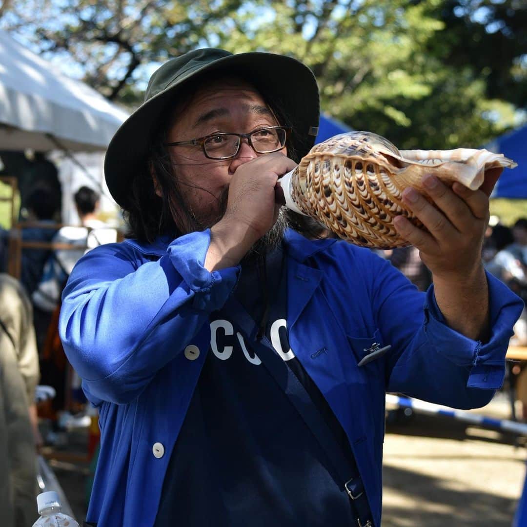 めがねとかもめと北欧暮らしさんのインスタグラム写真 - (めがねとかもめと北欧暮らしInstagram)「ソーシャルキャッスルマーケット☺️ ・ みなさま、台風大丈夫でしたでしょうか？ 今まで経験したことのないような凄まじい台風に各地に住む、親戚や友人と連絡を取りながら、無事を祈りました。 ・ ・ ありがたいことに、昨朝から動ける状況にあった私は、楽しみにしていたソーシャルキャッスルマーケットに出かけてきました✨ ・ 今年は初の名古屋城での開催！ ・ 目的はスコープさんのフリマ👍 @scope_japan ・ 名物シャチョウにも会えました😆 ・ ブログでレポートしています。 @mi1341 ←プロフィールのURLからブログへ飛べます。 ・ #ソーシャルキャッスルマーケット#めがねとかもめと北欧暮らし#名古屋#scope_japan#scope#フリマ#名古屋城#愛知県#フリマ#スコープ」10月14日 12時25分 - mi1341