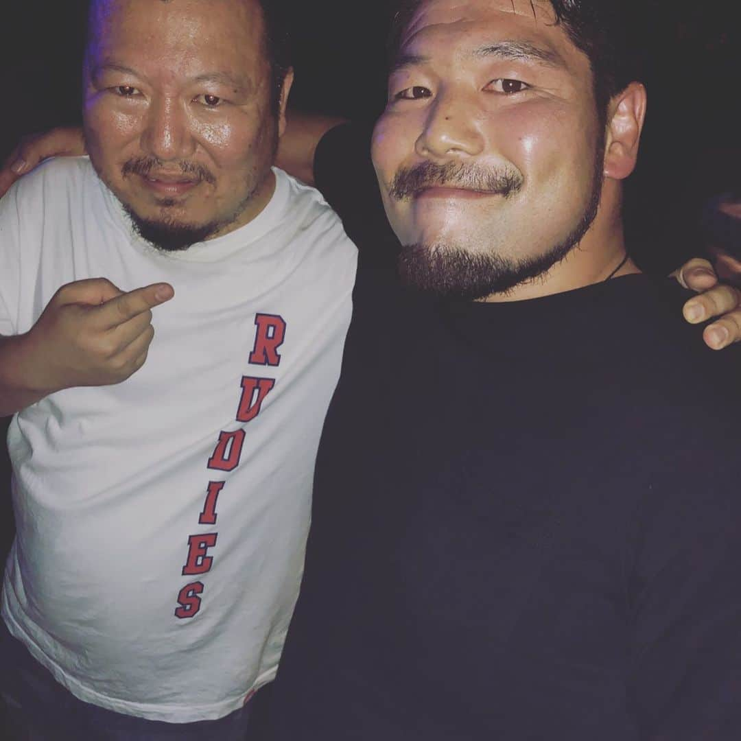 畠山健介さんのインスタグラム写真 - (畠山健介Instagram)「至高のLiveでブチ上げされた！ 呂布さん(@ryoffkarma )と 鷹の目さんの「JET CITY PEOPLE」さんに渋谷で会えた！そしてKOK初代王者の崇勲さんにも！GADOROさんのLiveも堪能！最高の夜！  #ラグビー #Rugby #令和 #Reiwa #KOK #KingofKings #キングオブキングス #東日本予選 #clubasia  #呂布カルマ さん #鷹の目 さん #JETCITYPEOPLE #名古屋 #天白レペゼン #CoolCore #鋼鉄の心臓  #崇勲 さん #KOK初代王者 #二代目モンスター #わかってねぇな #GADORO #二代目KOK王者 #2連覇 #HIPHOP #ヒップホップ #音楽 #Music #HIPHOPは生き方」10月14日 12時34分 - hatake03