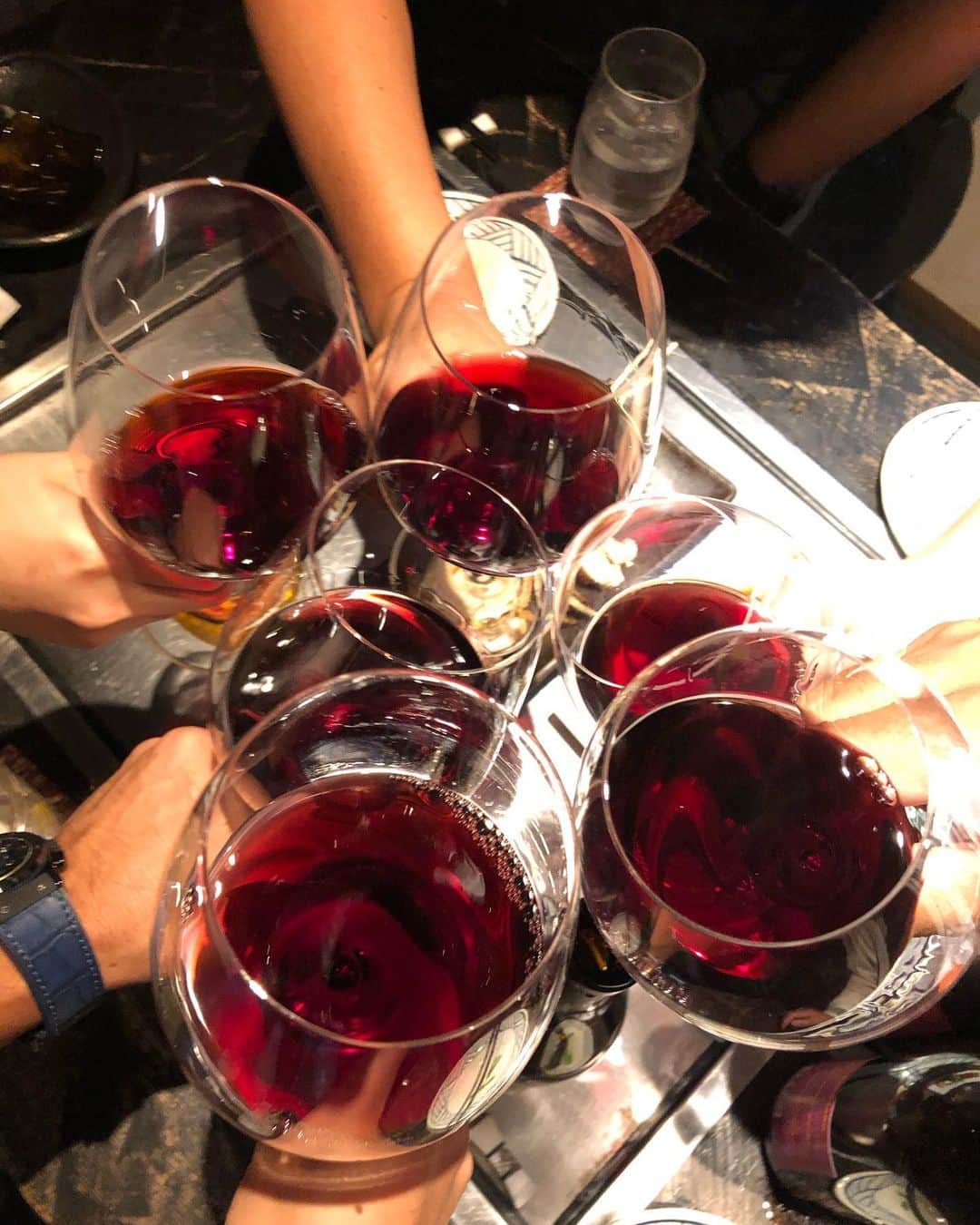 渡辺かなえのインスタグラム：「偶然大集合してパーティになったw たくさんのお酒ありがとうございました❤️とってもhappyな誕生日になりました🎂」
