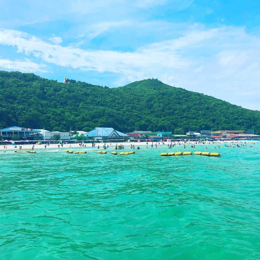有馬綾香のインスタグラム：「海🙃 #sea #どんなステッカー」