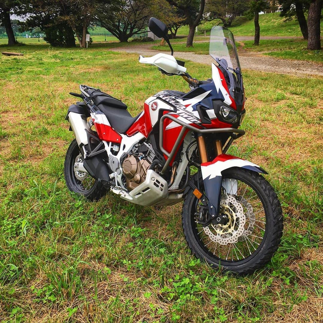 浅野忠信さんのインスタグラム写真 - (浅野忠信Instagram)「バイク乗りたい #africatwin」10月14日 18時25分 - tadanobu_asano