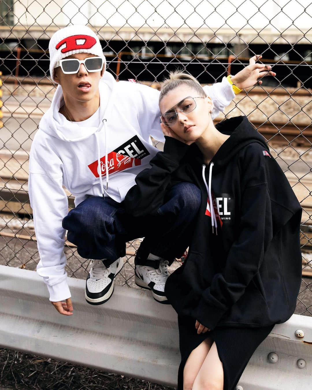 Droptokyoさんのインスタグラム写真 - (DroptokyoInstagram)「TOKYO STREET STYLE Name: @sorry_wavy @ninaendo_official  Hoodie: @diesel × @cocacola  Skirt: @diesel  #DieselxCocaCola#TheREcollection#pr #droptokyo#tokyo#japan#streetscene#streetfashion#streetwear#streetculture#fashion Photography: @dai.yamashiro」10月14日 18時29分 - drop_tokyo