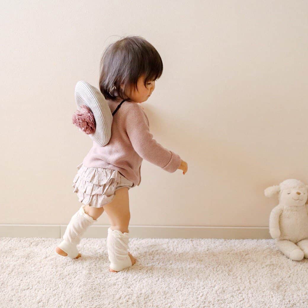 かわいいベビー服・子供服Babychuさんのインスタグラム写真 - (かわいいベビー服・子供服BabychuInstagram)「【なが～く着られる☺❤かわいいブルマ】 . ベビーガールのマストアイテム、ミミプポンのおしりのフリルが可愛いブルマ🎀 見た目の愛らしさはもちろん、魅力たっぷりの大人気アイテム😍 . 🌷生後3か月から3歳ごろまで着られる 🌷ベビーにやさしい綿100％ 🌷安心の日本製 . いちど買ったらリピ買い確実👀❗ 愛されるポイントがたくさん詰まった、べびちゅナンバーワンのアイテムなんです👍💕 . 気になっているそこの方🎵 いますぐGETしたら、なが～く愛用できちゃいますよ😉💨 大人気の秋冬カラーもぞくぞく入荷しています🍁 . プロフィール欄のURLからチェックしてね✔ . . #ベビーブルマ　#べびちゅブルマ #ブルマコーデ #ブルマ #ミミプポン #mimipoupons #べびちゅ #babychu #ig_kidsphoto #ig_babyphoto #かわいい #子供服 #ベビー服 #親バカ部 #女の子 #男の子 #娘 #息子 #赤ちゃん #ベビーコーデ #キッズコーデ #ベビーファッション #キッズファッション #出産祝い #baby #babychujp」10月14日 13時02分 - babychu2014