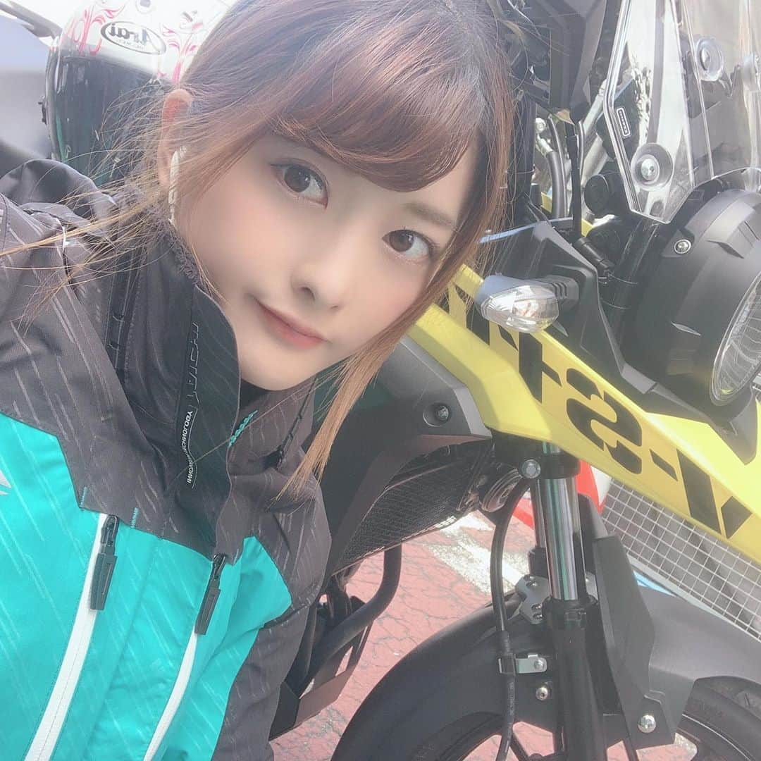 上矢えり奈さんのインスタグラム写真 - (上矢えり奈Instagram)「＊-＊-＊-＊-＊-＊-＊-＊. . よきゅさんとツーリング動画撮ってきた！ ついに！念願の！待望の！！！ 楽しみにしててね〜(｡･ω･｡). . erina. . ＊-＊-＊-＊-＊-＊-＊-＊. . #ツーリング　#ブイストローム　#SUZUKIバイク #よきゅ　さん　#上矢えり奈　#女子バイク」10月14日 13時03分 - k.erinyann