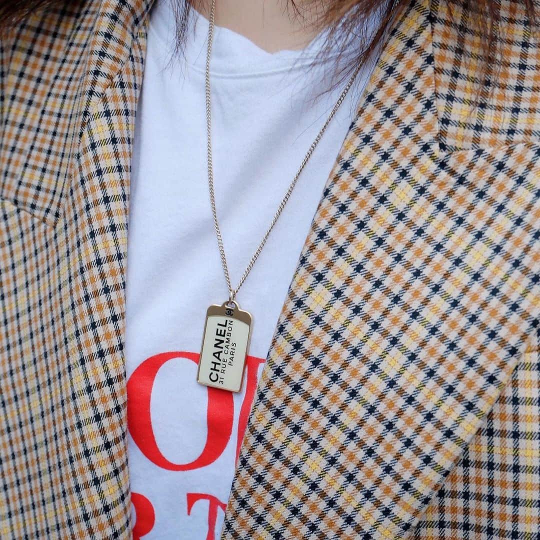 Vintage Brand Boutique AMOREさんのインスタグラム写真 - (Vintage Brand Boutique AMOREInstagram)「Chanel tag necklace. ▶︎Free Shipping Worldwide✈️ ≫≫≫ DM for more information 📩 info@amorevintagetokyo.com #AMOREvintage #AMORETOKYO #tokyo #Omotesando #Aoyama #harajuku #vintage #vintageshop #ヴィンテージ #ヴィンテージショップ #アモーレ #アモーレトーキョー #表参道 #青山 #原宿#東京 #chanel #chanelvintage #vintagechanel #ヴィンテージ #シャネル #ヴィンテージシャネル #amoreomotesando #アモーレ表参道」10月14日 13時47分 - amore_tokyo